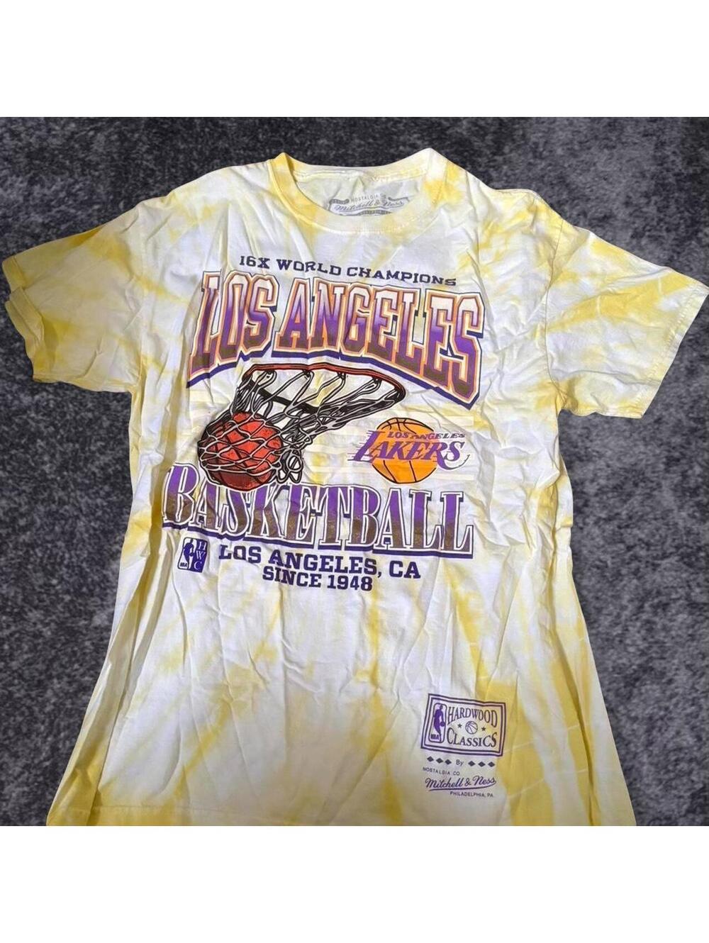 Yellow Los Angeles basketball graphic shirt 💛💜🏀